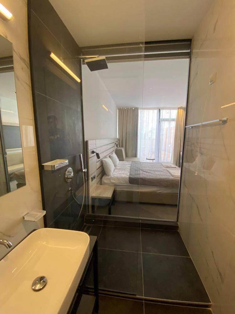 Super seven inn Beograd Rom bilde