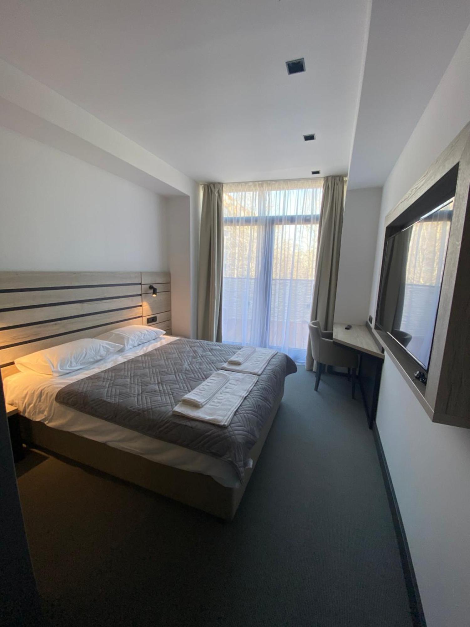 Super seven inn Beograd Rom bilde