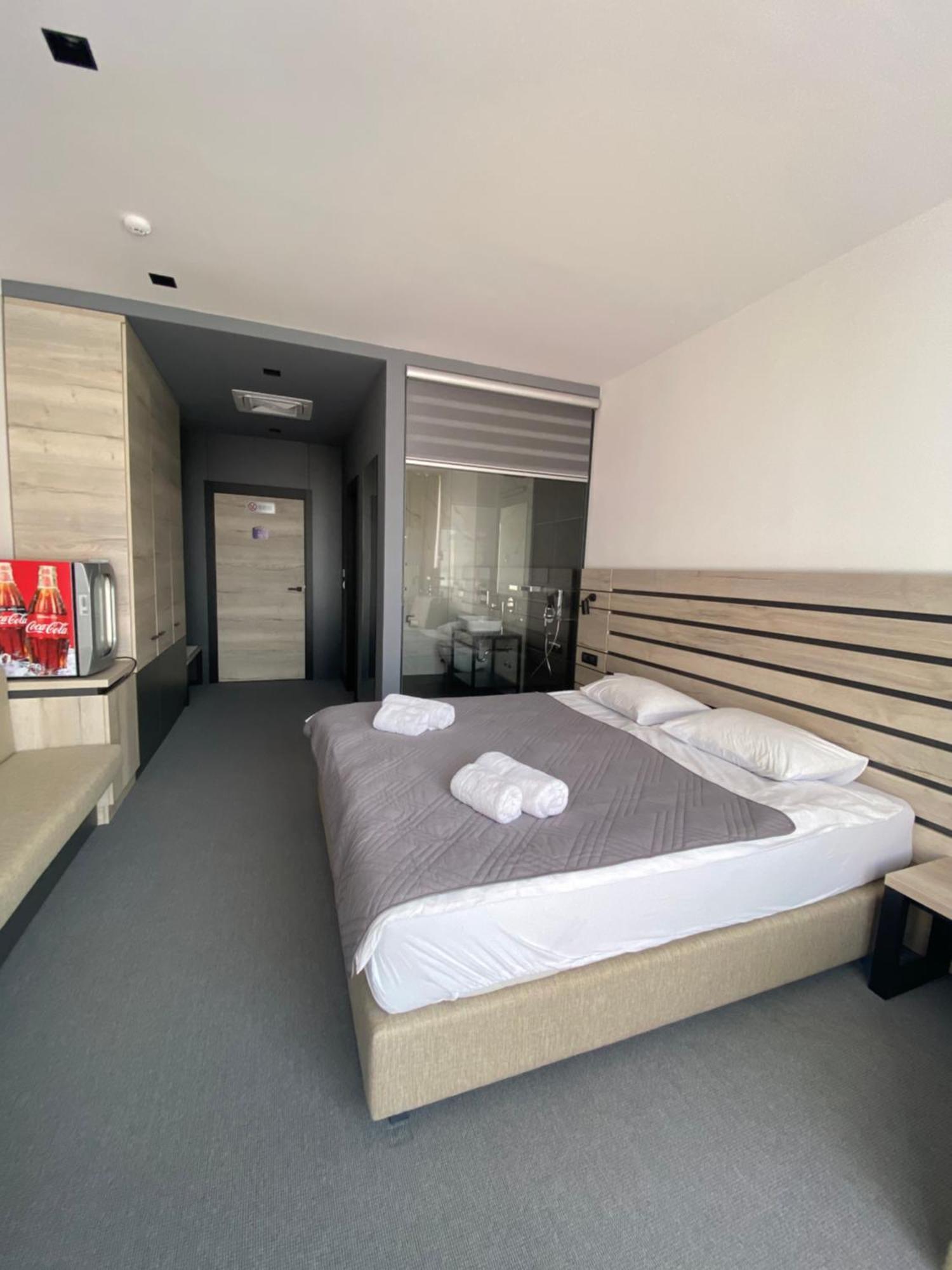 Super seven inn Beograd Rom bilde