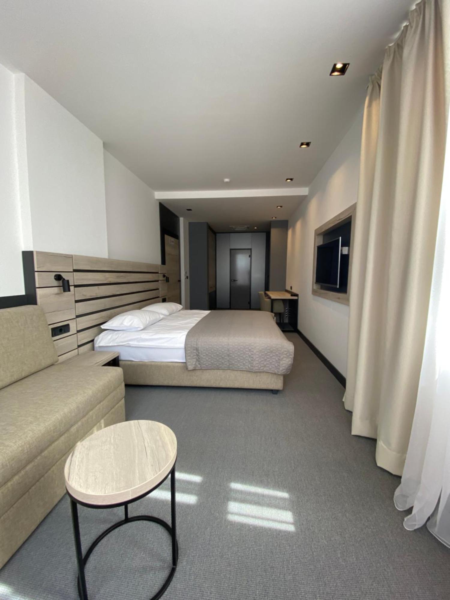 Super seven inn Beograd Rom bilde
