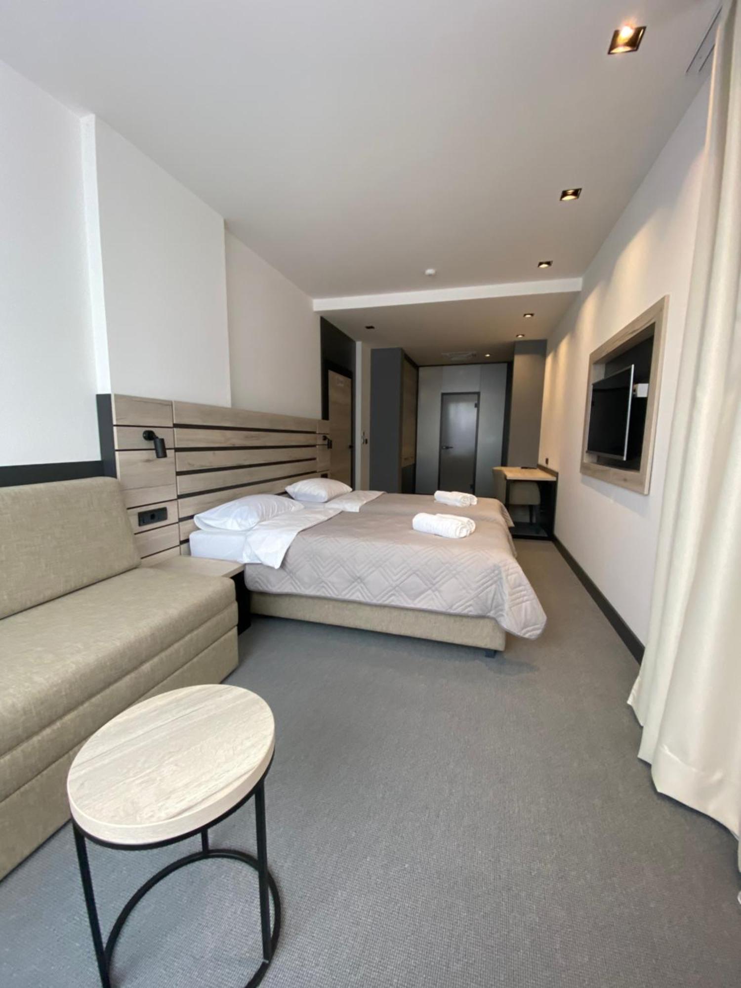 Super seven inn Beograd Rom bilde
